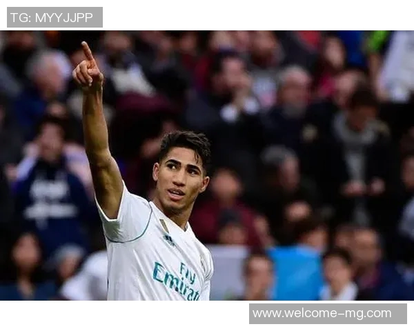 阿什拉夫积极恢复中观看皇马比赛与朋友聚会依靠助行器行走展现乐观态度